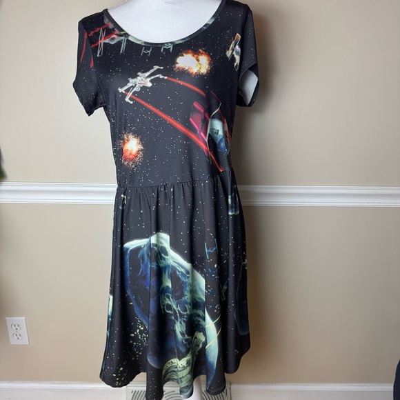 Star Wars Mighty Fine Dress Women’s Size L - Galactic Space Battle Print - Picture 1 of 5